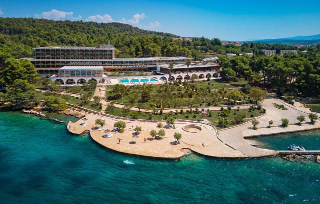 01-Objekti_Hvar_Arkada_V4_gallery_arkada-hotel-airview