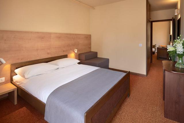 04-Objekti_Hvar_Arkada_V4_rooms_arkada-hotel-room-for-4-parksid