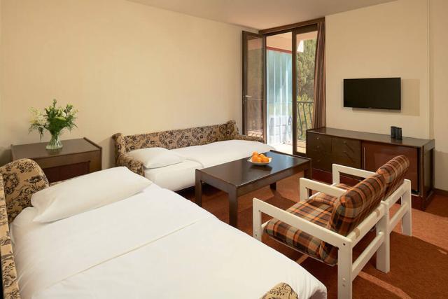 12-Objekti_Hvar_Arkada_V4_rooms_arkada-hotel-room-for-4-parksid