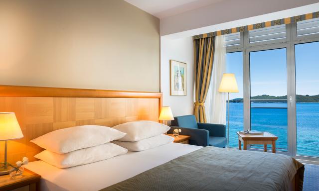 06 GRAND AZUR Superior double room, sea view
