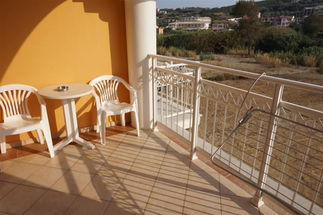 Hotel Athina San Stefano - výhled do zeleně.jpg
