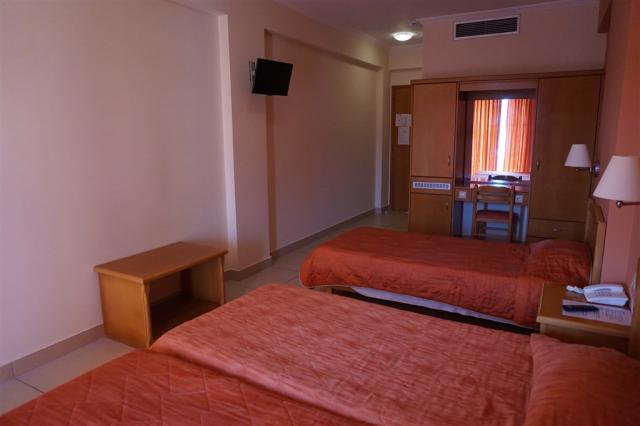 Hotel Athina San Stefano - pokoj 2.jpg