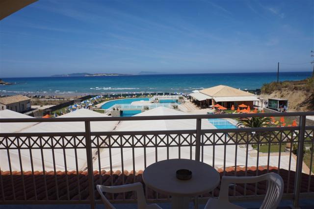 Hotel Athina San Stefano - přímý výhled na moře.jpg