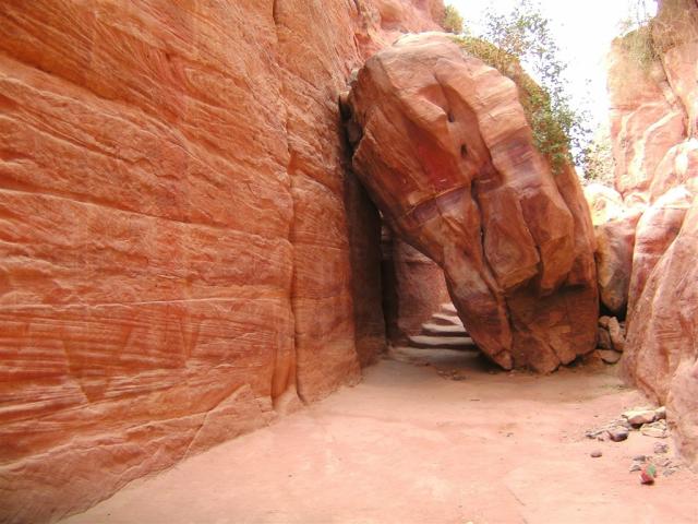 petra-110661_1920.jpg