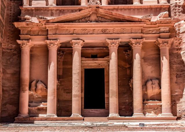 petra-4337901_1920.jpg