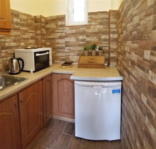 Leonidas - kitchen.jpg