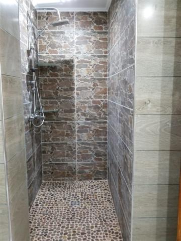 Leonidas - bathroom 2019.jpg