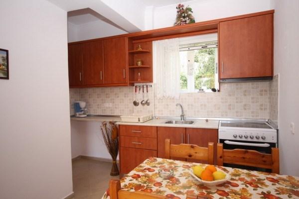 kostas_4_kitchen_apt..jpg