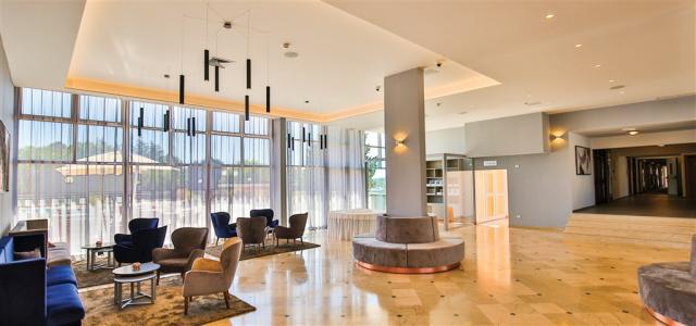 Hotel_Holiday_Lobby(2).jpg