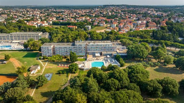 1721389164Arena-Hotel-Holiday_AIR_03.jpg