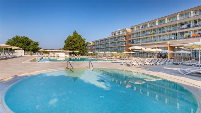 Arena-Hotel-Holiday_Beaches-Pools_33.jpeg