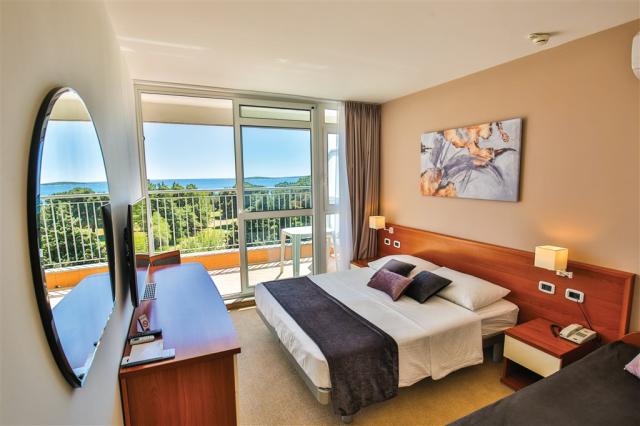 Hotel_Holiday_Room(1).jpg