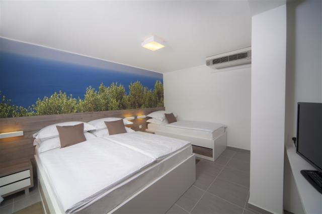 Neptun_Depadance_Family_Room - Annex - Triple_Bedroom_BACK (1).