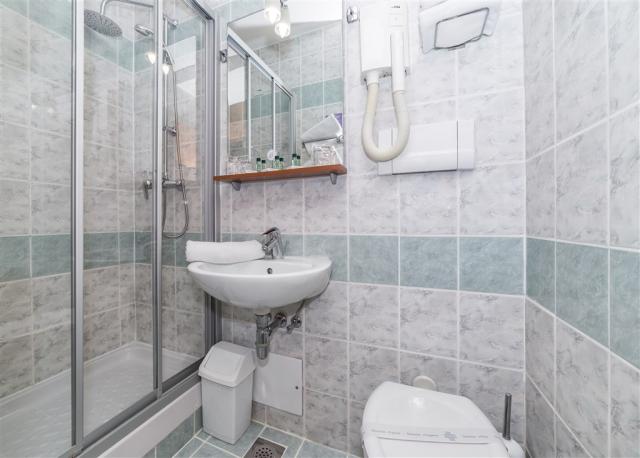 Double room2.jpg