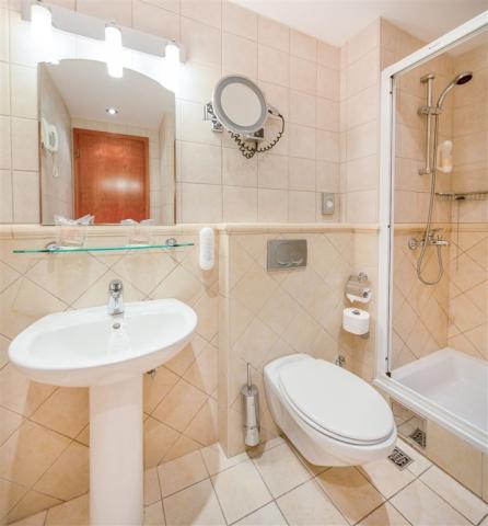 premier-club-room_04_14638917637_o.jpg
