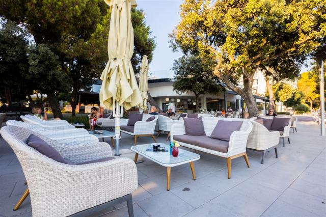 03 Lounge bar.jpg