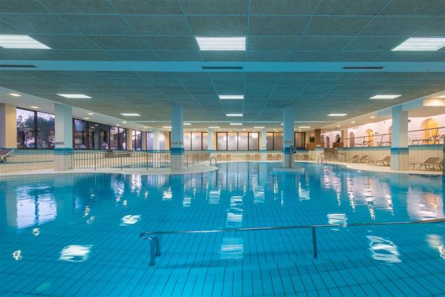 04 Indoor pool.jpg