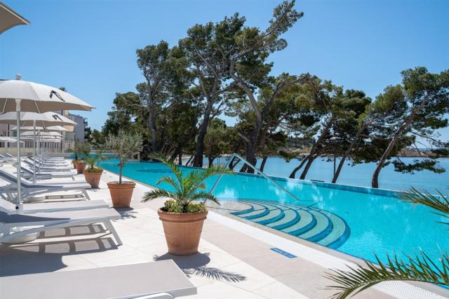 Valamar Meteor Hotel - Outdoor Pool_08 (4150) [lowres].jpg