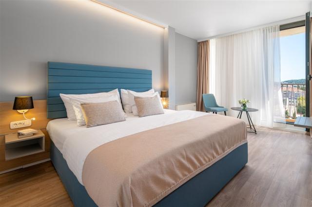 Valamar Meteor Hotel - Superior Double Room Terrace Seaview_04 
