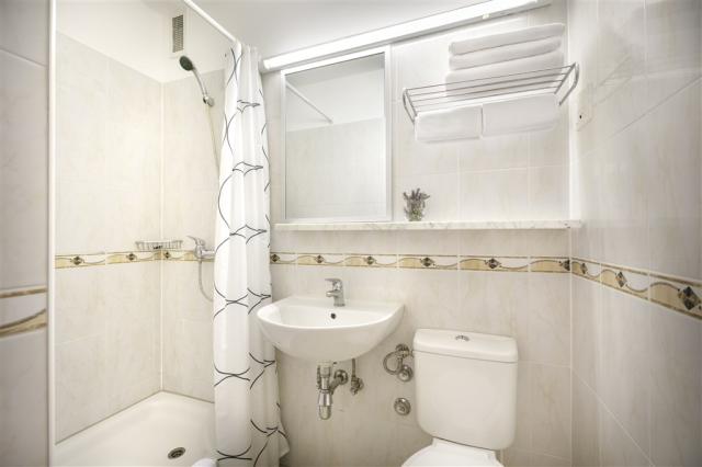 Veli_Mel_Hotel_Superior_Triple_Room_2_1623759545.jpg