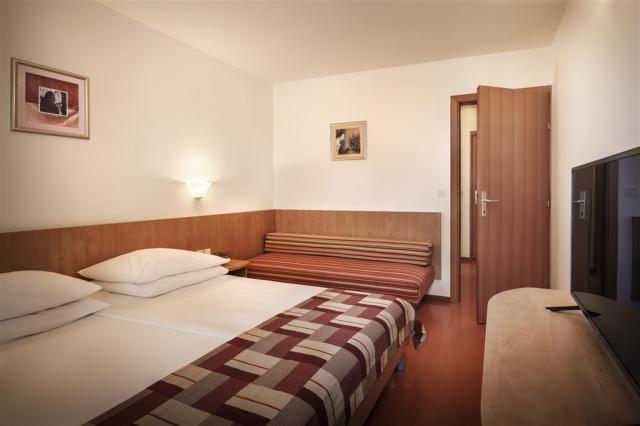 Veli_Mel_Hotel_Superior_Triple_Room_4_1623759548.jpg