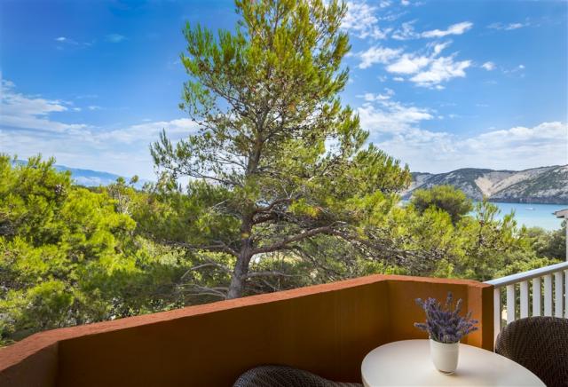 Veli_Mel_Hotel_Superior_Triple_Room_7_1623759550.jpg