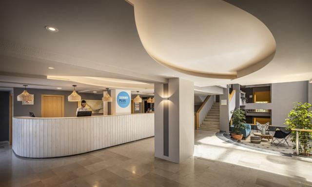 Krk_Sunny_Hotel_Reception_01.jpg