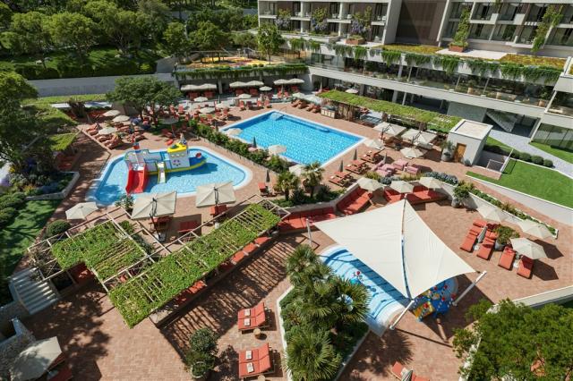 cgi_arba_resort__valamar_collection_v_level_outdoor_pool_01_171