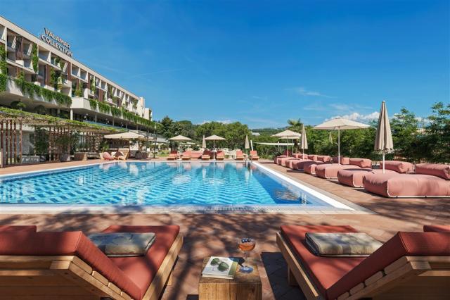 cgi_arba_resort__valamar_collection_v_level_outdoor_pool_02_171