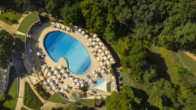 1627301533_Valamar_Diamant_Hotel_and_Residence_pool_02.jpg