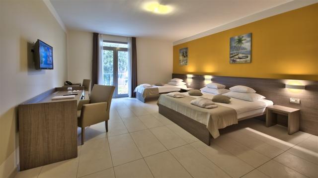 Hotel Iris Family standard room (4).jpg