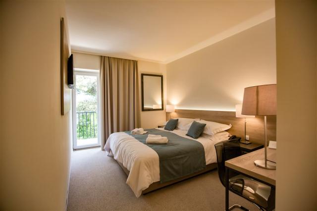 standard room 4.jpg