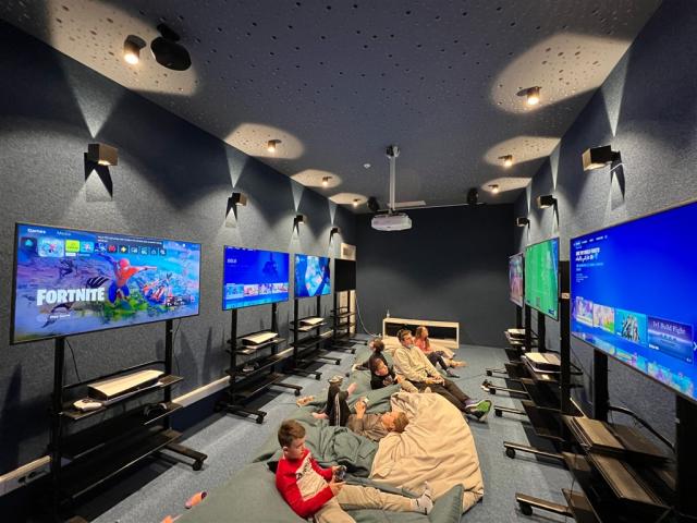 29_Aminess_Lisanj_Family_Hotel_00_header_gaming-room-6(1)1.jpg