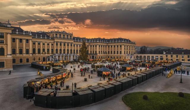 stimmung-weihnachtsmarkt-schoenbrunn-c-andreas-tischler-scaled.