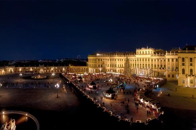 Weihnachtsmarkt-vor-Schloss-Schoenbrunnn-©-A.-Tischler-1.jpg
