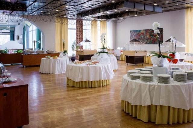 Slovinsko - Radenci - Hotel Radin - Restaurace - švédské stoly.