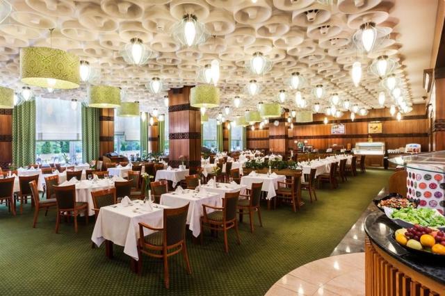 Maďarsko-Hévíz-hotel Ensana Thermal-restaurace.jpg