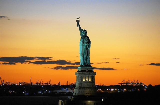 statue-of-liberty-g70f5386bb_1920.jpg