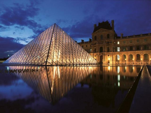 Paříž Louvre.jpg
