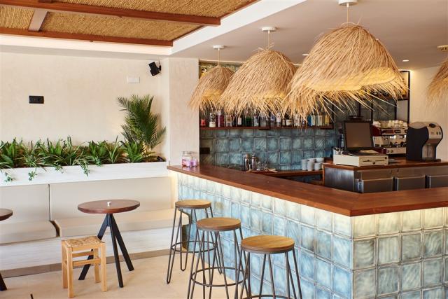 7_1_Pool Bar.jpg
