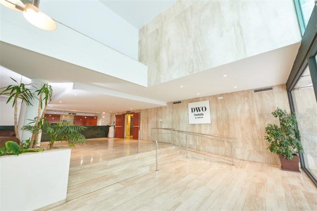 2_Hall.jpg