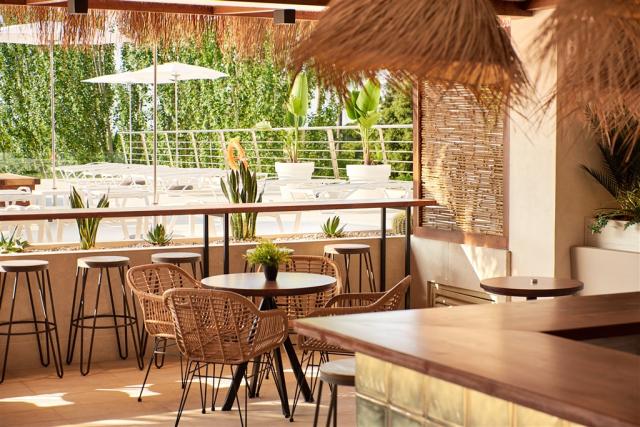 7_3_Pool Bar.jpg