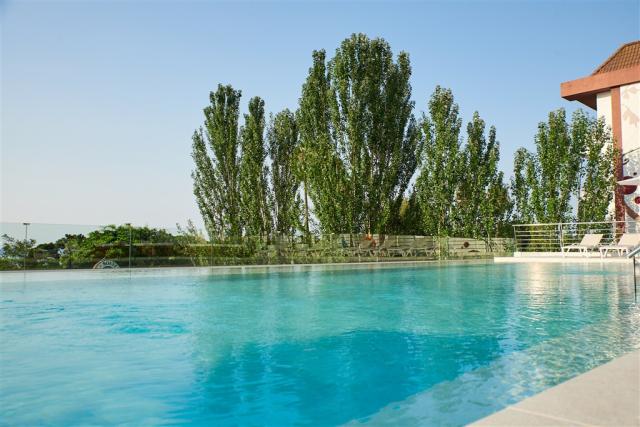 6_Infinity Pool.jpg