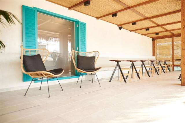 7_2_Pool Bar1.jpg