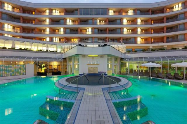 Slovinsko-Moravske Toplice-Hotel Livada Prestige-venkovní bazén