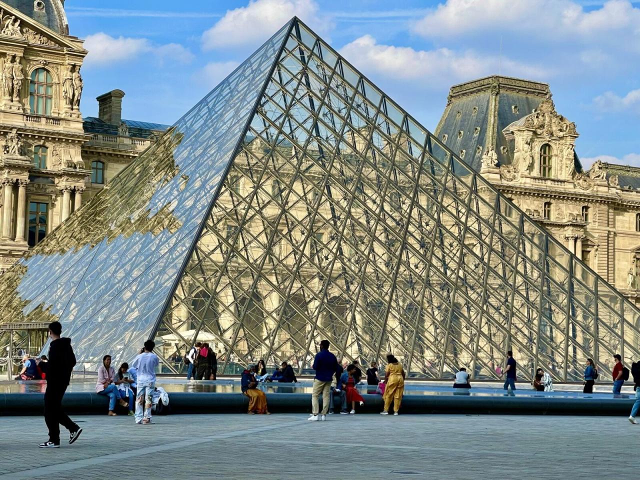 Tajemství Paříže a Versailles