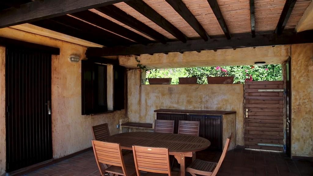 patio attrezzato ville pietra.jpg