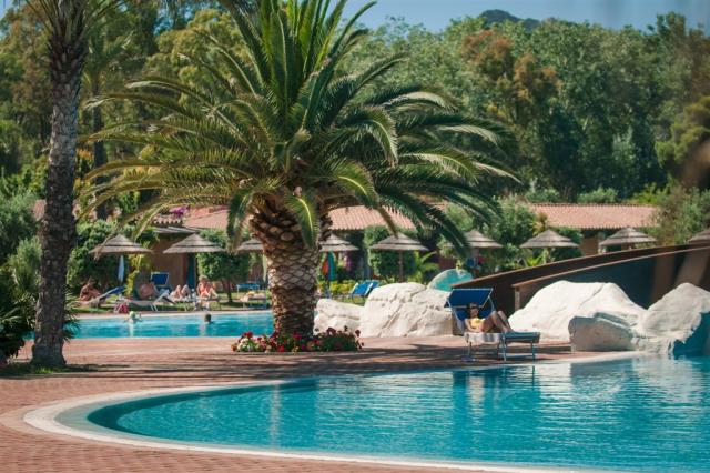 GARDEN BEACH_BAZÉN.jpg