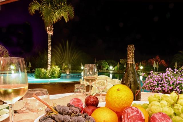 cena a bordo piscina.jpg