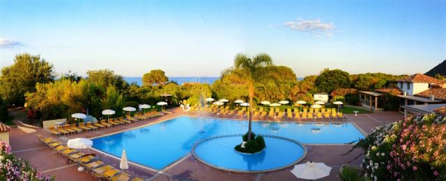Panoramica della piscina.jpg